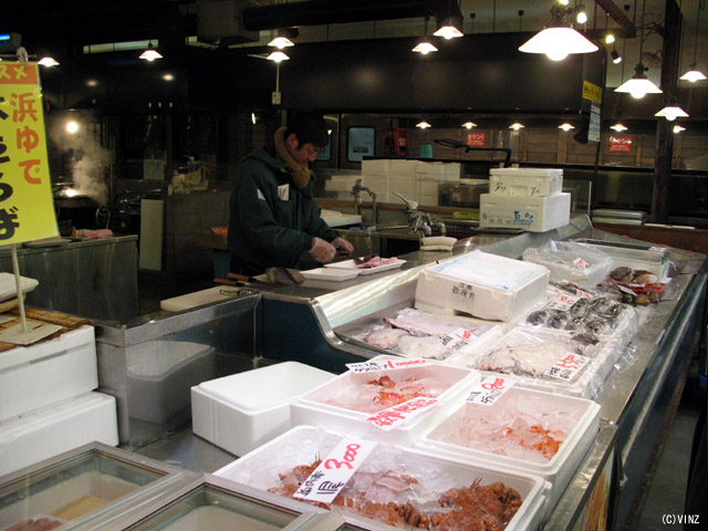 北海道 函館　市場で魚を購入